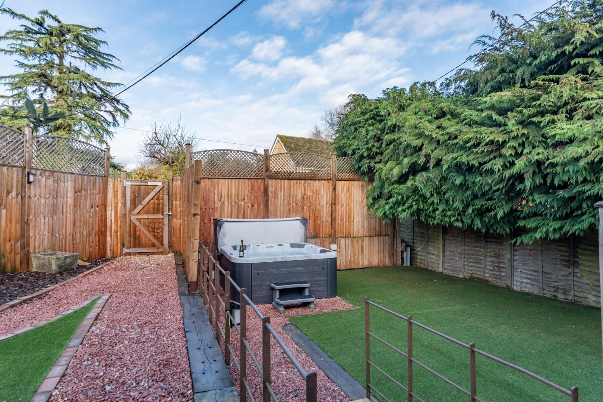 Cotswold Holiday Let With Hot Tub - The Old Garage Chipping Norton Εξωτερικό φωτογραφία